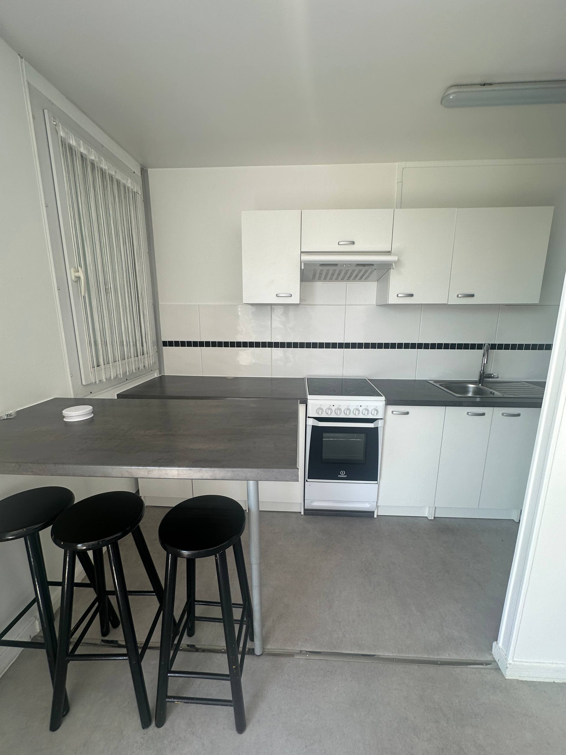 Large studio in Clamart, suburb, 880.00 EUR, photo 2