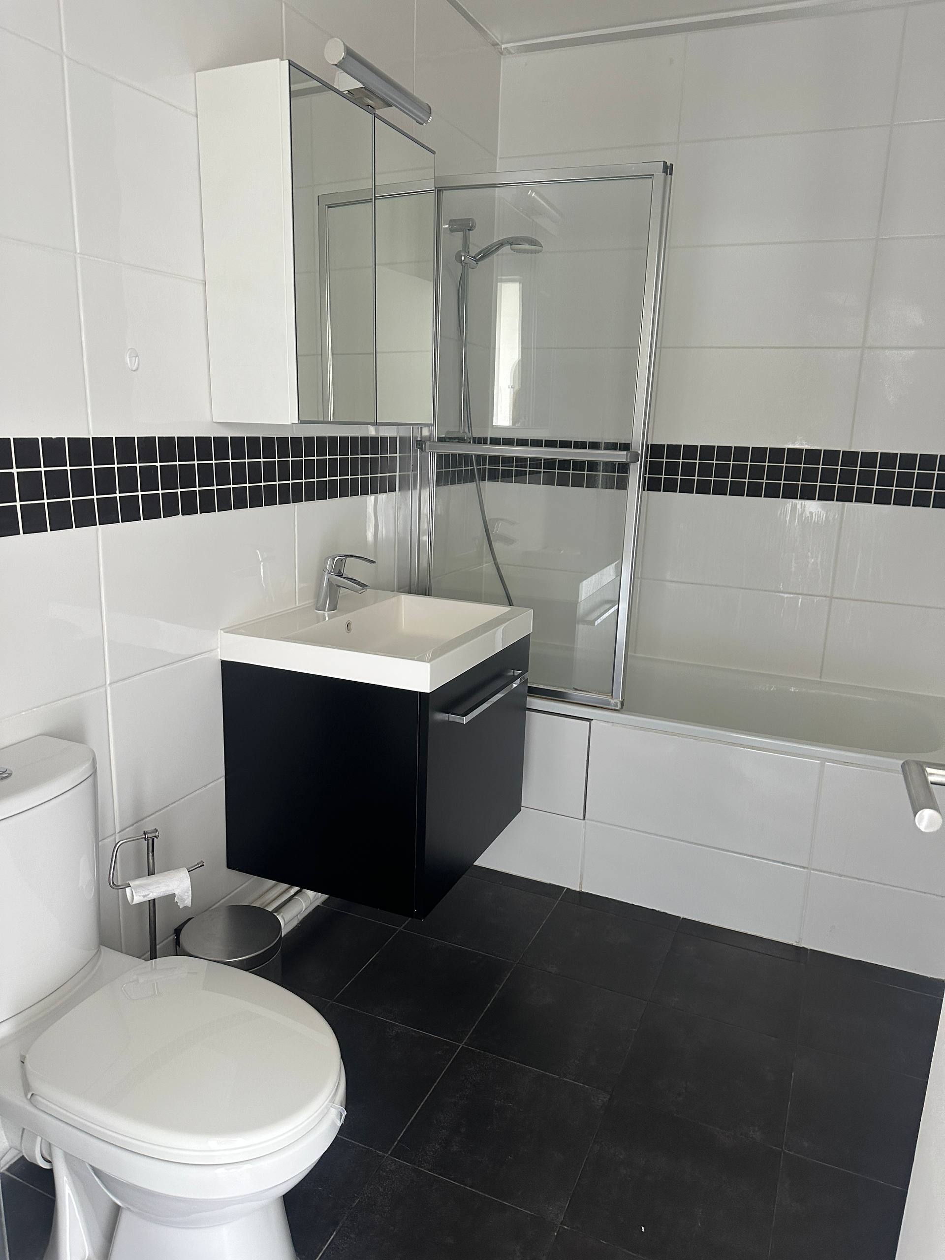 Large studio in Clamart, suburb, 880.00 EUR, photo 4