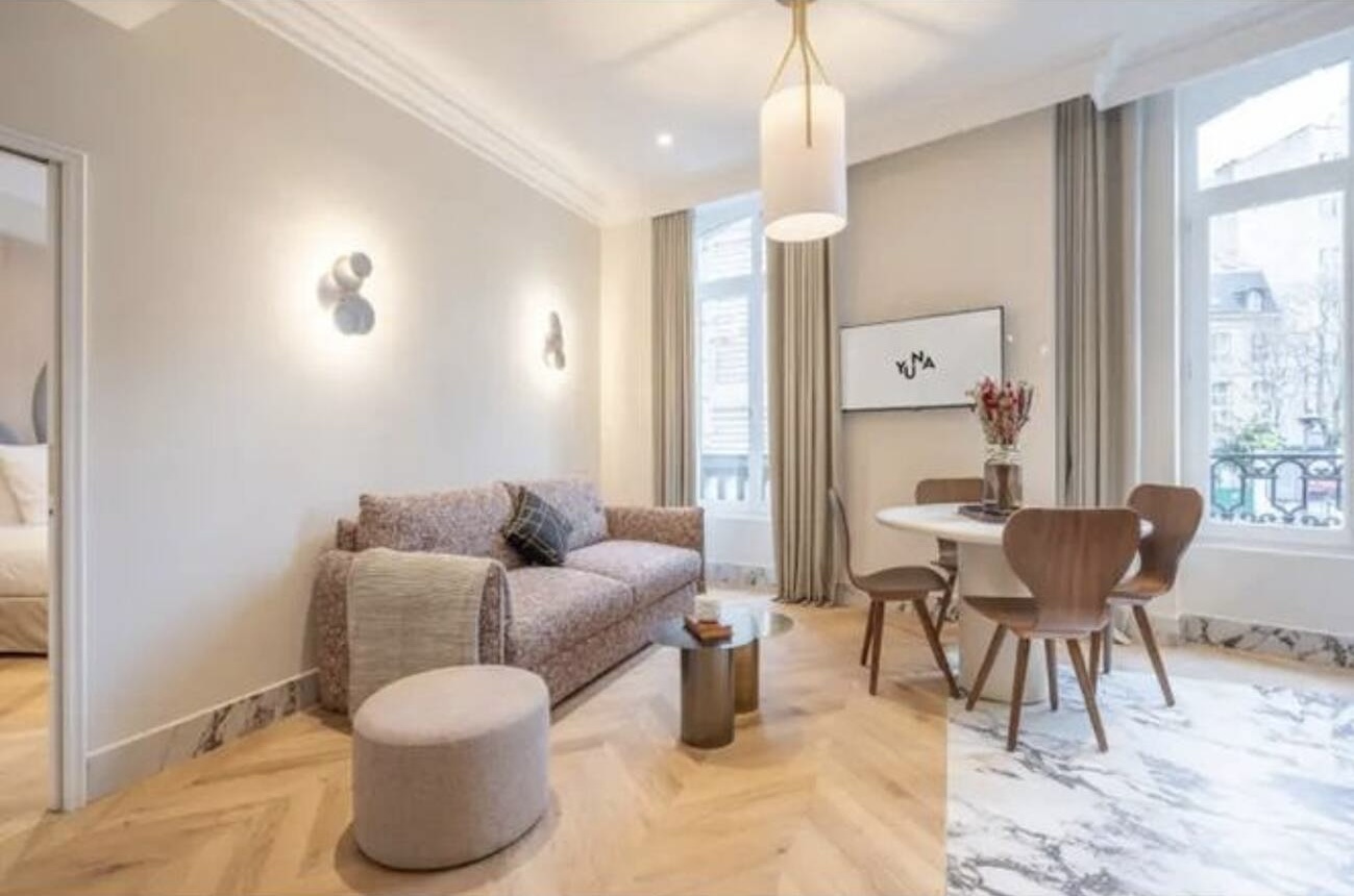 2-room park Monceau, 08, 2470.00 EUR