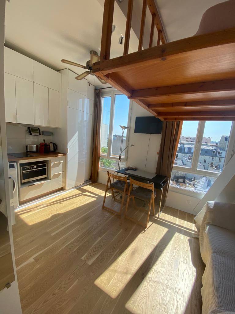 Stylish studio in Montmartre, 18, 1000.00 EUR