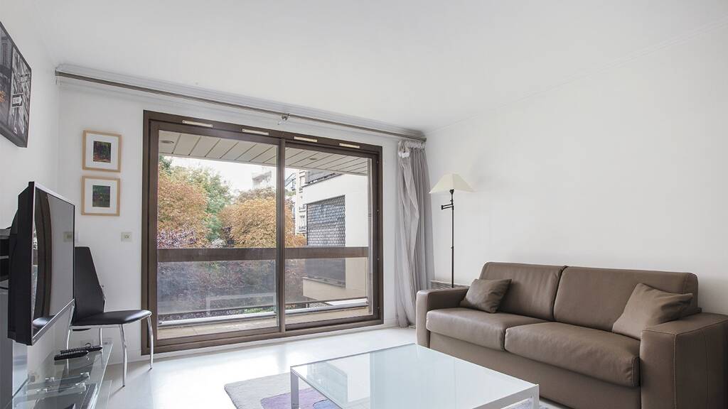 Двухкомнатная квартира, 16, 2600.00 EUR