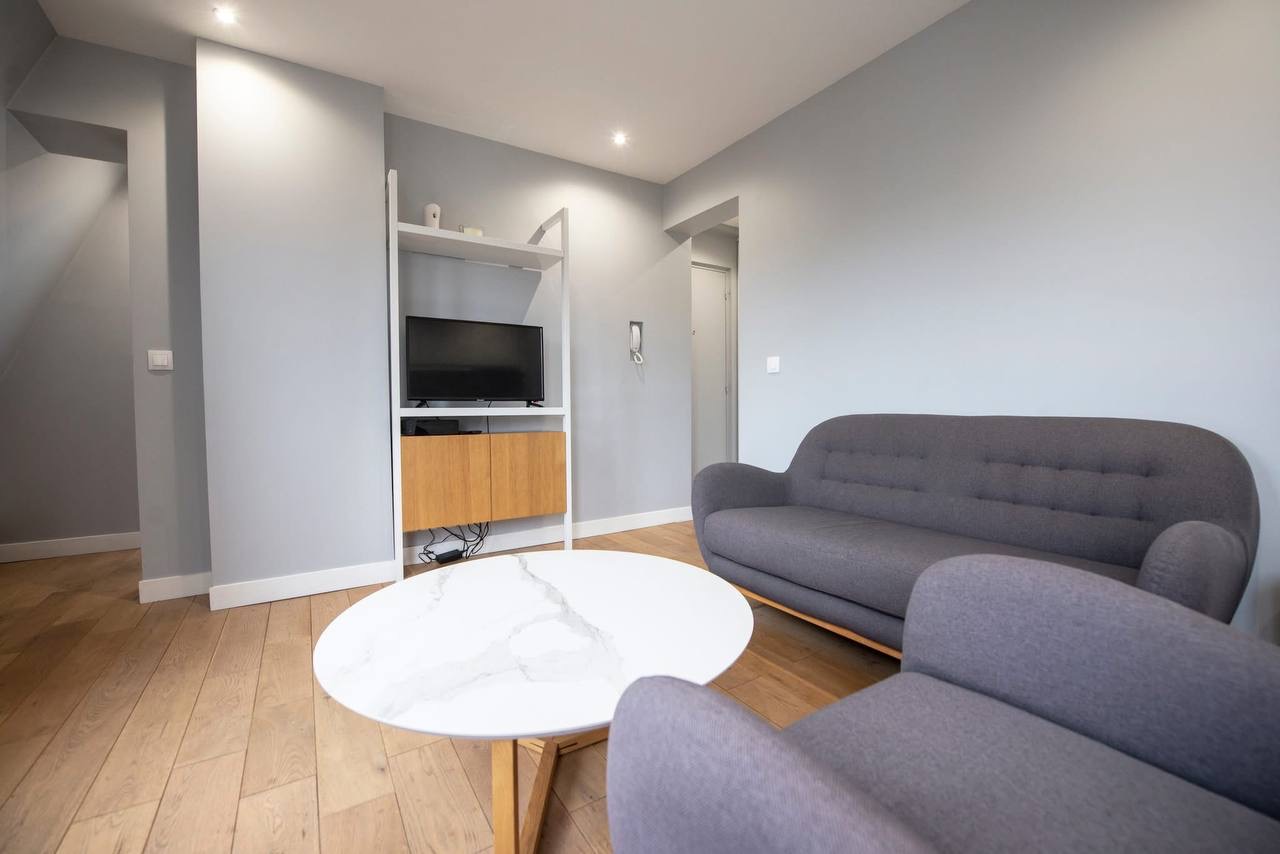 T2 en el distrito 8, 08, 2050.00 EUR, photo 2