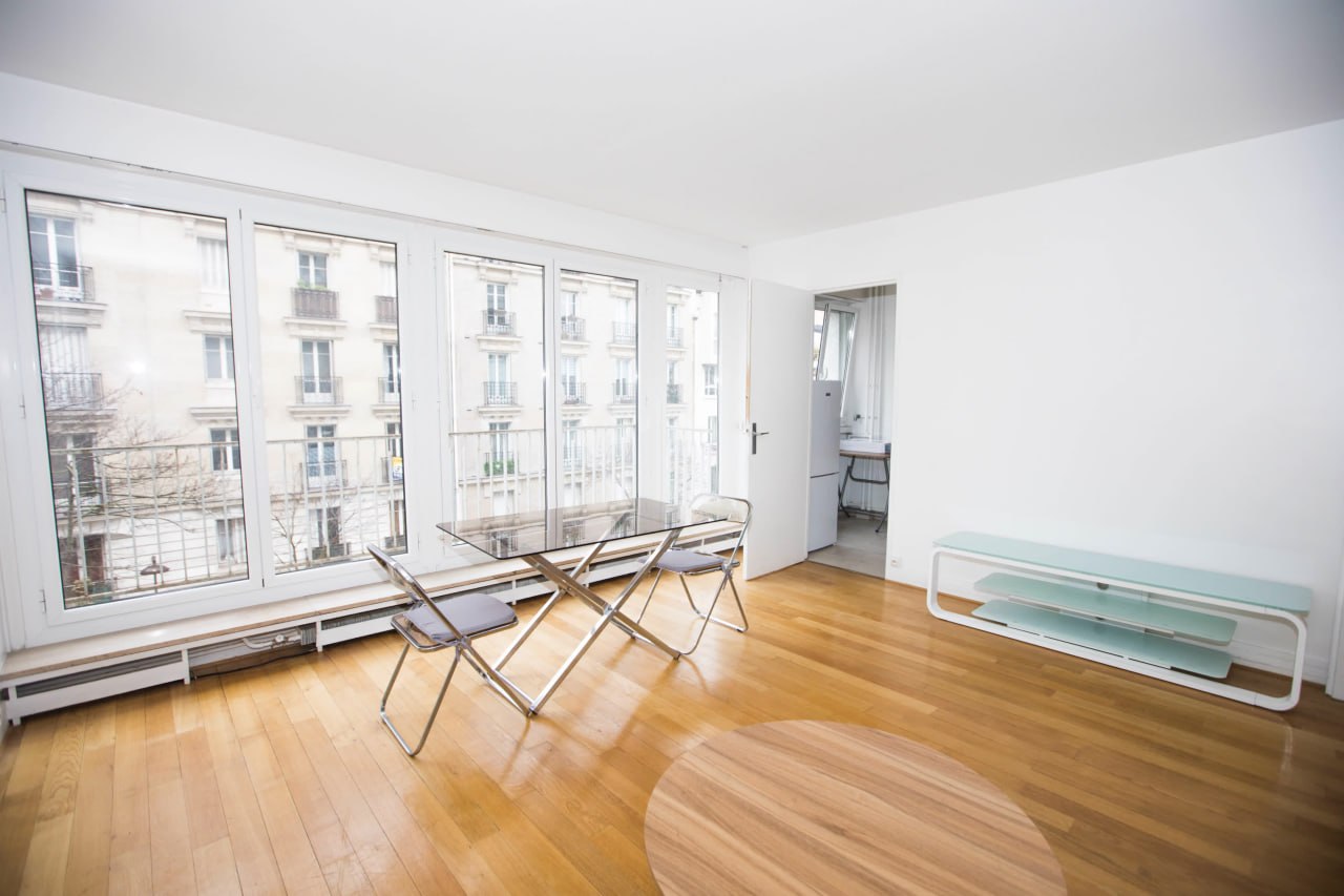 Louer un appartement de deux pièces, 16, 2400.00 EUR