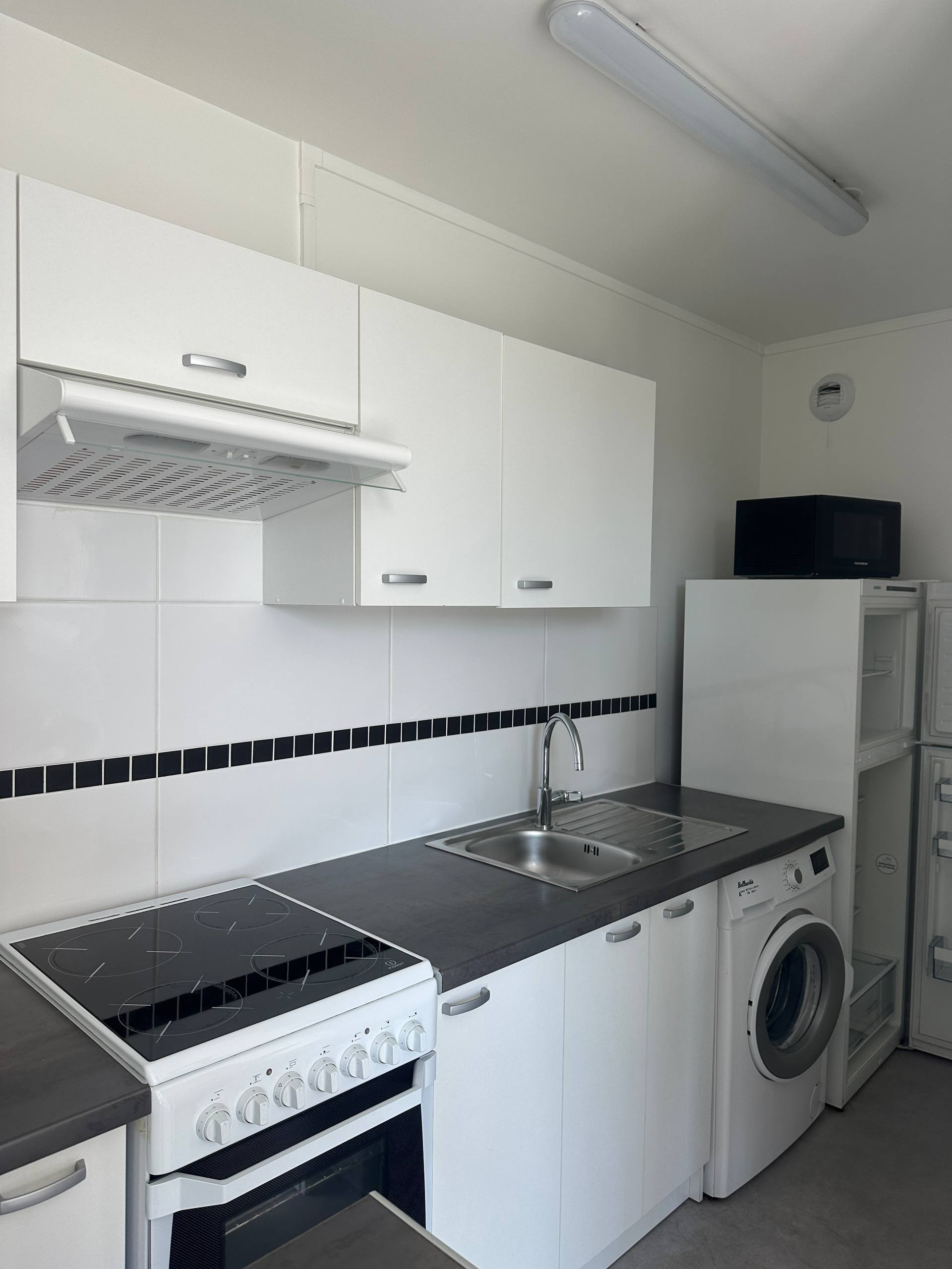 Large studio in Clamart, suburb, 880.00 EUR, photo 3