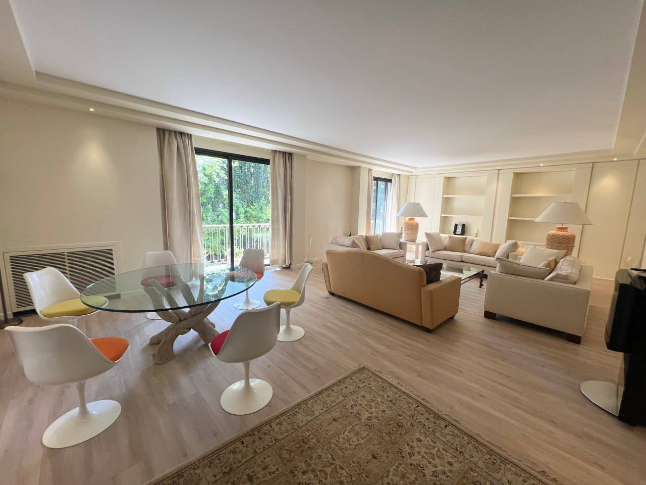 Большая 4-к квартира, 16 район, 16, 5000.00 EUR